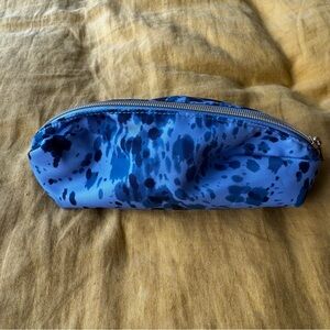 Blue Patterned Zipper Pouch make up brushes